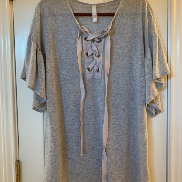 Gray Umgee Blouse - Picture 1 of 2